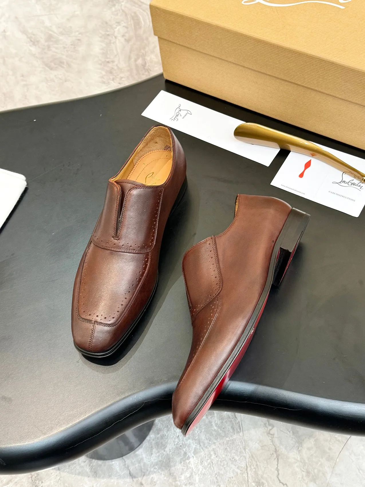 💰960 ••New real shots••CL～High-end men’s 👔Casual•loafers with red soles! ••🆑Genuine and top-quality goods from original orders ••✅💯 Purchase goods from top-quality original orders! Original imported patterned cowhide ➕Imported cowhide lining ➕Cowhide feet ➕Original leather outsole~🉑️Feel free to compare the authentic ones! Size: 39-44 (38.45.46.47 can be customized)